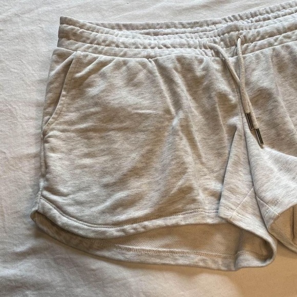 H&M Mama Marled Sweat Shorts - Picture 3 of 10